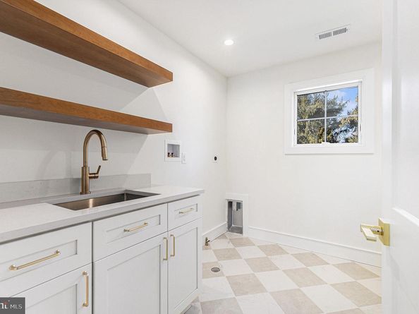 409 W Butler Pike, Ambler PA 19002