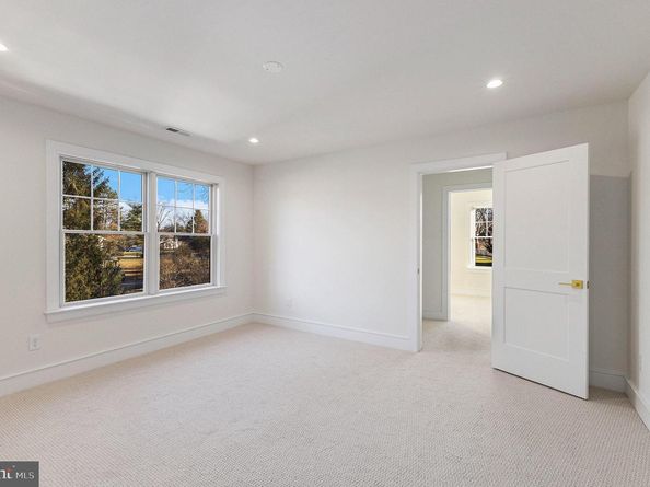 409 W Butler Pike, Ambler PA 19002