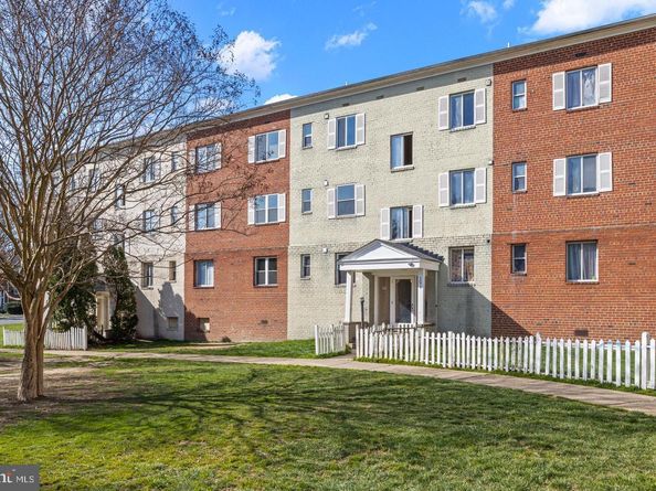 3072 Patrick Henry 202, Falls Church VA 22044