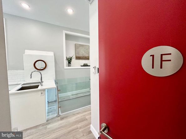1233 N 6TH Street, Philadelphia PA 19122