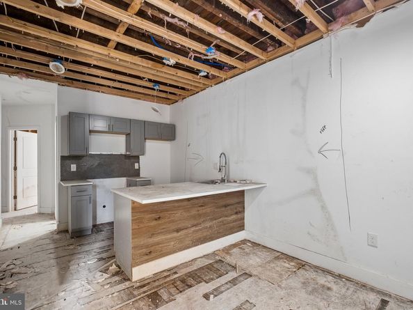 1613 W Erie Avenue, Philadelphia PA 19140
