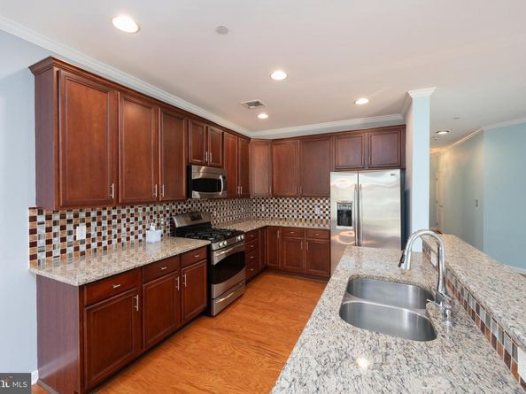 208 Carson Terrace, Huntingdon Valley PA 19006