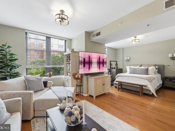 1021 N Garfield Street 323, Arlington VA 22201