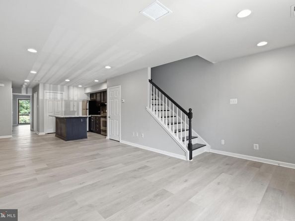 27 Darien 27B, New Hope PA 18938