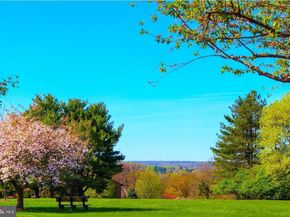 27 Darien 27B, New Hope PA 18938