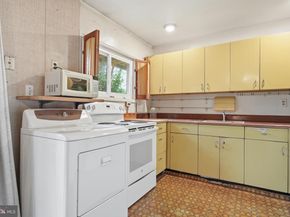 58 Trail Road, Levittown PA 19056