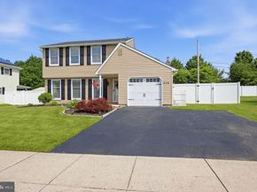 228 Hampton Drive, Langhorne PA 19047