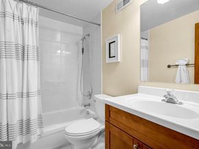 2515 Halterbreak Court, Herndon VA 20171