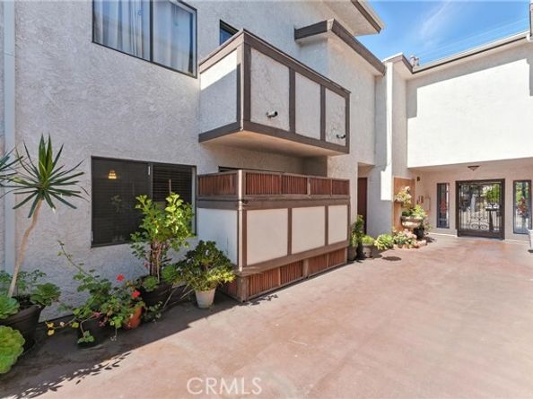 6250 Fulton Avenue 104, Van Nuys (los Angeles) CA 91401