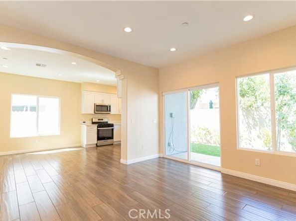 9246 Cedros Avenue 6, Panorama City (los Angeles) CA 91402