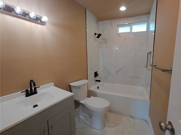 1402 E O, Wilmington (los Angeles) CA 90744