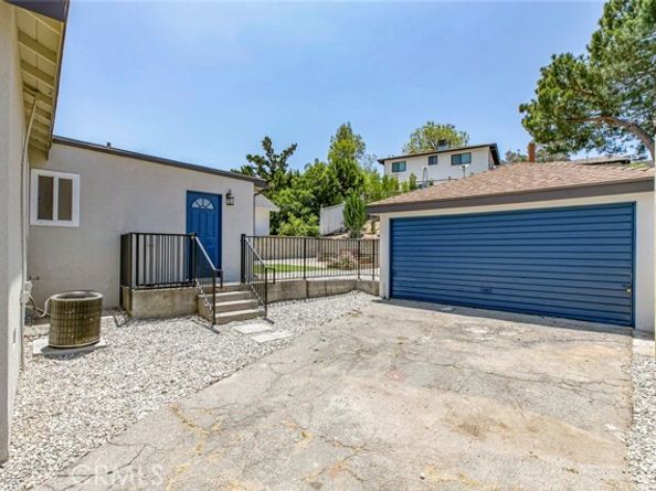 10347 Newhome Avenue, Sunland (los Angeles) CA 91040