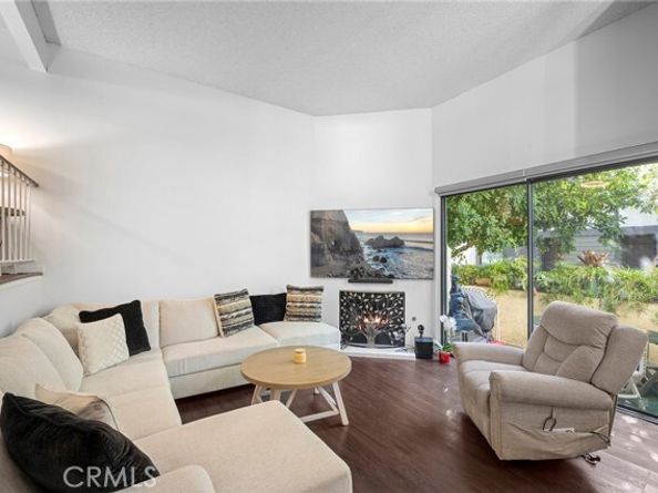 21145 Lassen 3, Chatsworth (los Angeles) CA 91311