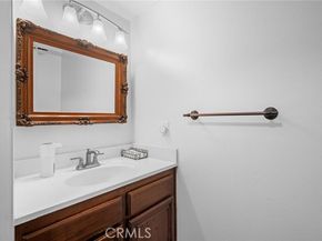 21145 Lassen 3, Chatsworth (los Angeles) CA 91311