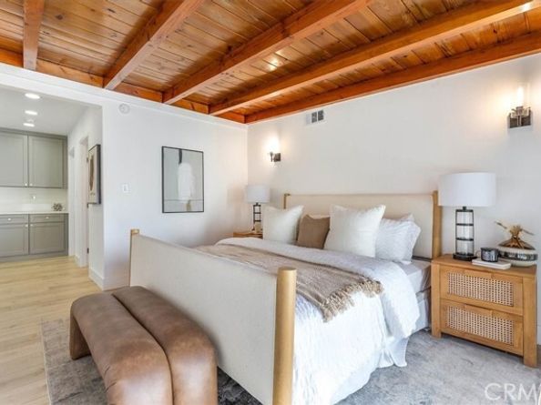 5758 Costello Avenue, Van Nuys (los Angeles) CA 91401