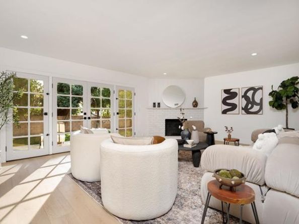 18438 Los Alimos St, Northridge (los Angeles) CA 91326