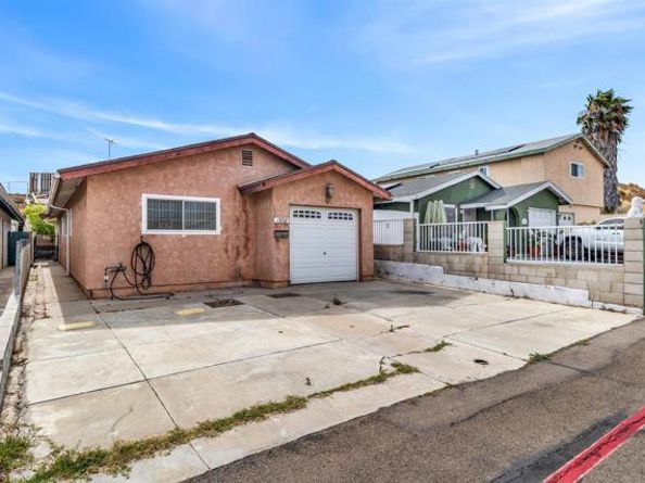 1938 Avenida De La Cruz, San Ysidro (san Diego) CA 92173