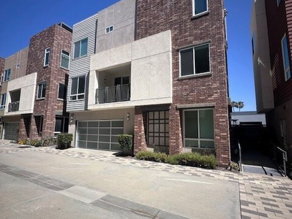 812 Brickyard, Costa Mesa CA 92627