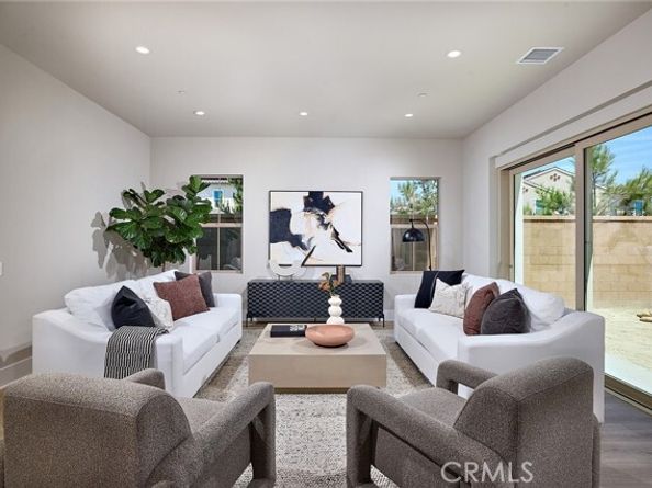 118 Oakstone, Irvine CA 92618