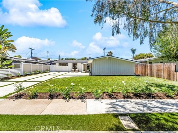 213 Wellesley, Costa Mesa CA 92626