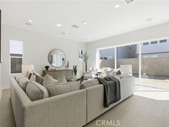 130 Paddlewheel, Lake Forest (el Toro) CA 92630