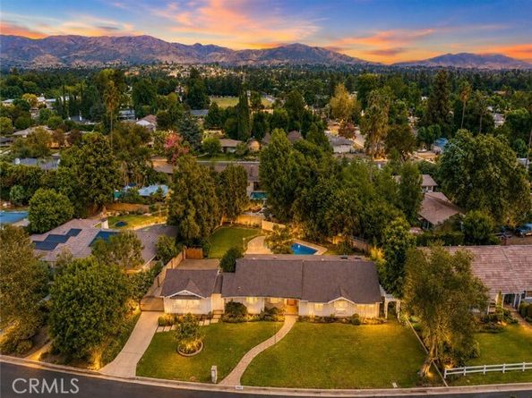 19117 Marilla Street, Northridge (los Angeles) CA 91324