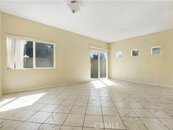 9315 Burnet Ave 117, North Hills (los Angeles) CA 91343
