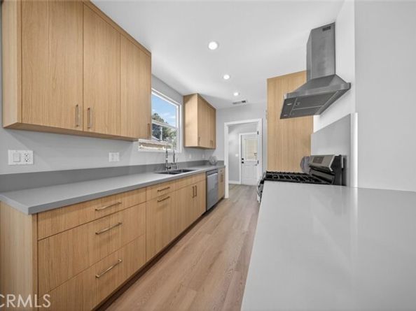 6820 Jellico Avenue, Los Angeles CA 91406