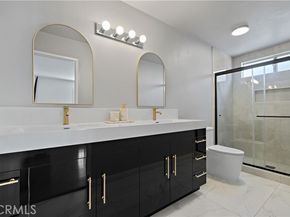 15080 Victory 205, Van Nuys (los Angeles) CA 91411