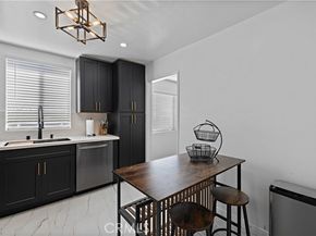 15080 Victory 205, Van Nuys (los Angeles) CA 91411