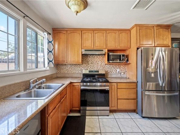9168 Vena Avenue, Arleta (los Angeles) CA 91331