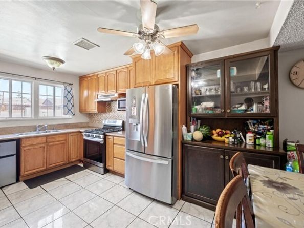 9168 Vena Avenue, Arleta (los Angeles) CA 91331