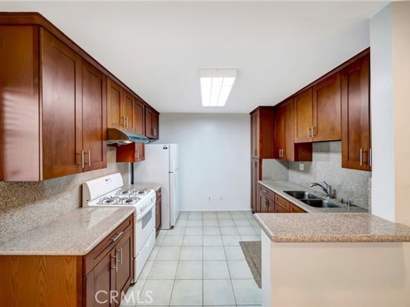 5315 Zelzah Avenue 6, Encino (los Angeles) CA 91316