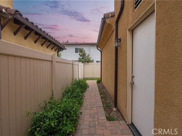 18141 Topham Street, Tarzana (los Angeles) CA 91335