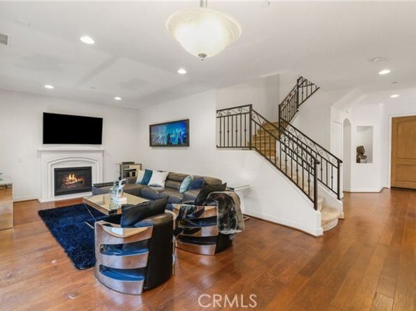 18141 Topham Street, Tarzana (los Angeles) CA 91335