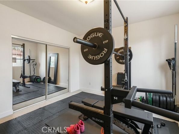 18141 Topham Street, Tarzana (los Angeles) CA 91335