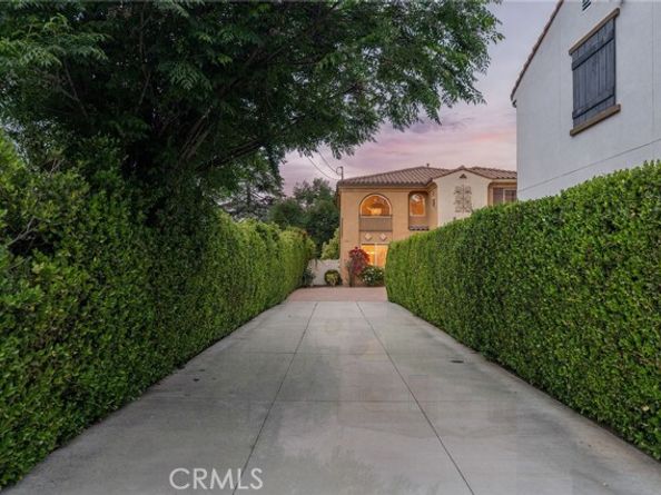 18141 Topham Street, Tarzana (los Angeles) CA 91335