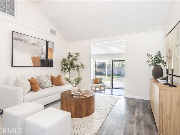 15756 Hart Street, Los Angeles CA 91406