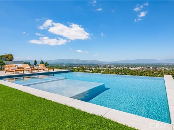 18807 Edleen Drive, Tarzana (los Angeles) CA 91356