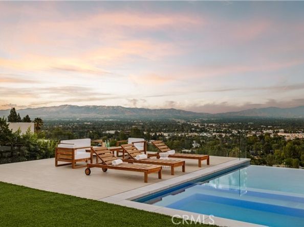 18807 Edleen Drive, Tarzana (los Angeles) CA 91356