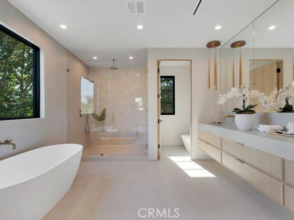 13024 Bloomfield Street, Studio City (los Angeles) CA 91604