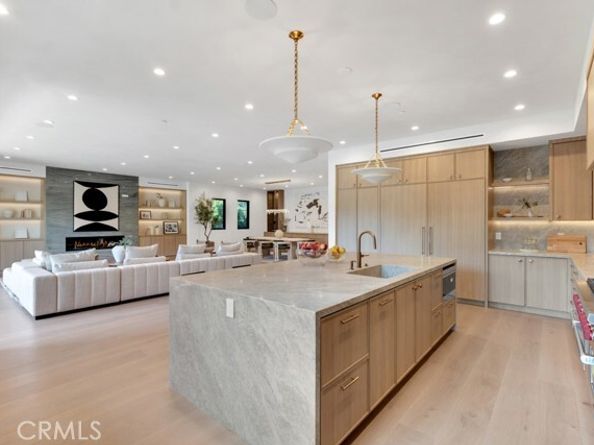 13024 Bloomfield Street, Studio City (los Angeles) CA 91604