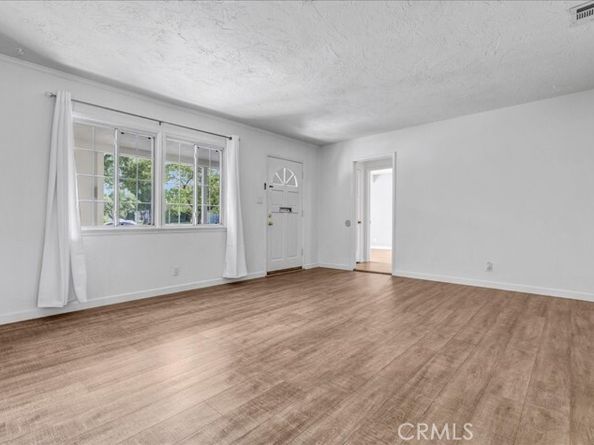 8101 Bianca Avenue, Northridge (los Angeles) CA 91325