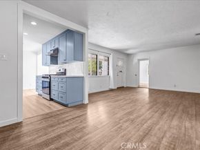 8101 Bianca Avenue, Northridge (los Angeles) CA 91325