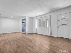 8101 Bianca Avenue, Northridge (los Angeles) CA 91325