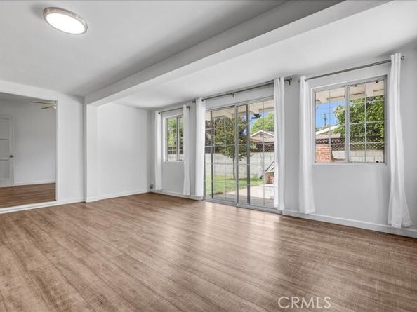 8101 Bianca Avenue, Northridge (los Angeles) CA 91325