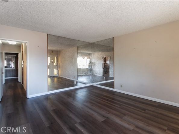 8816 Amboy Avenue, Sun Valley (los Angeles) CA 91352