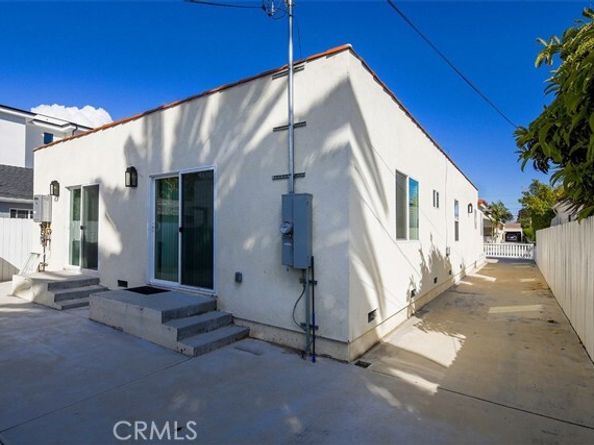 2131 S Cloverdale Avenue, Los Angeles CA 90016