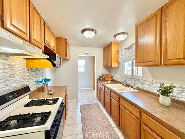 11622 Massinger Street, Lakewood CA 90715