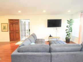 5700 Etiwanda Avenue 123, Tarzana (los Angeles) CA 91356